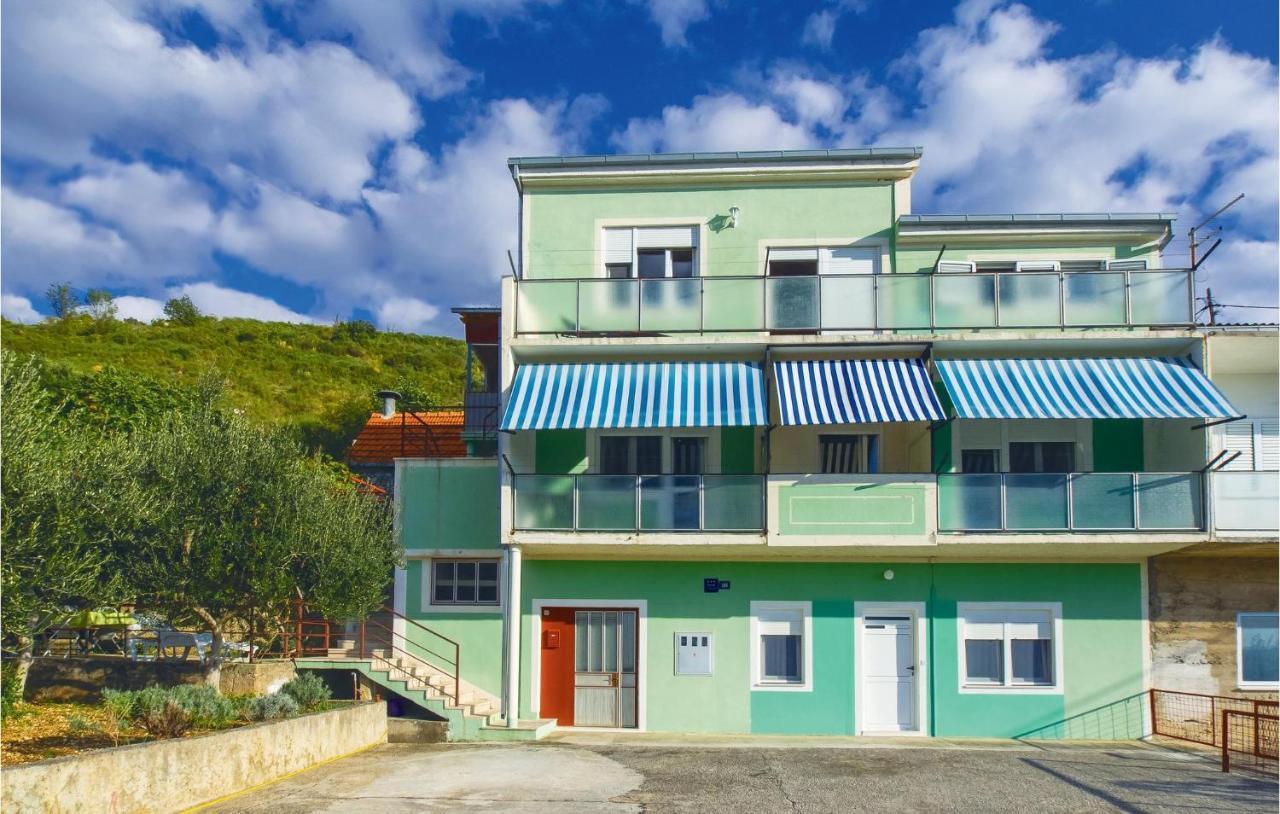 Amazing Apartment In Dugi Rat With Kitchen Dış mekan fotoğraf
