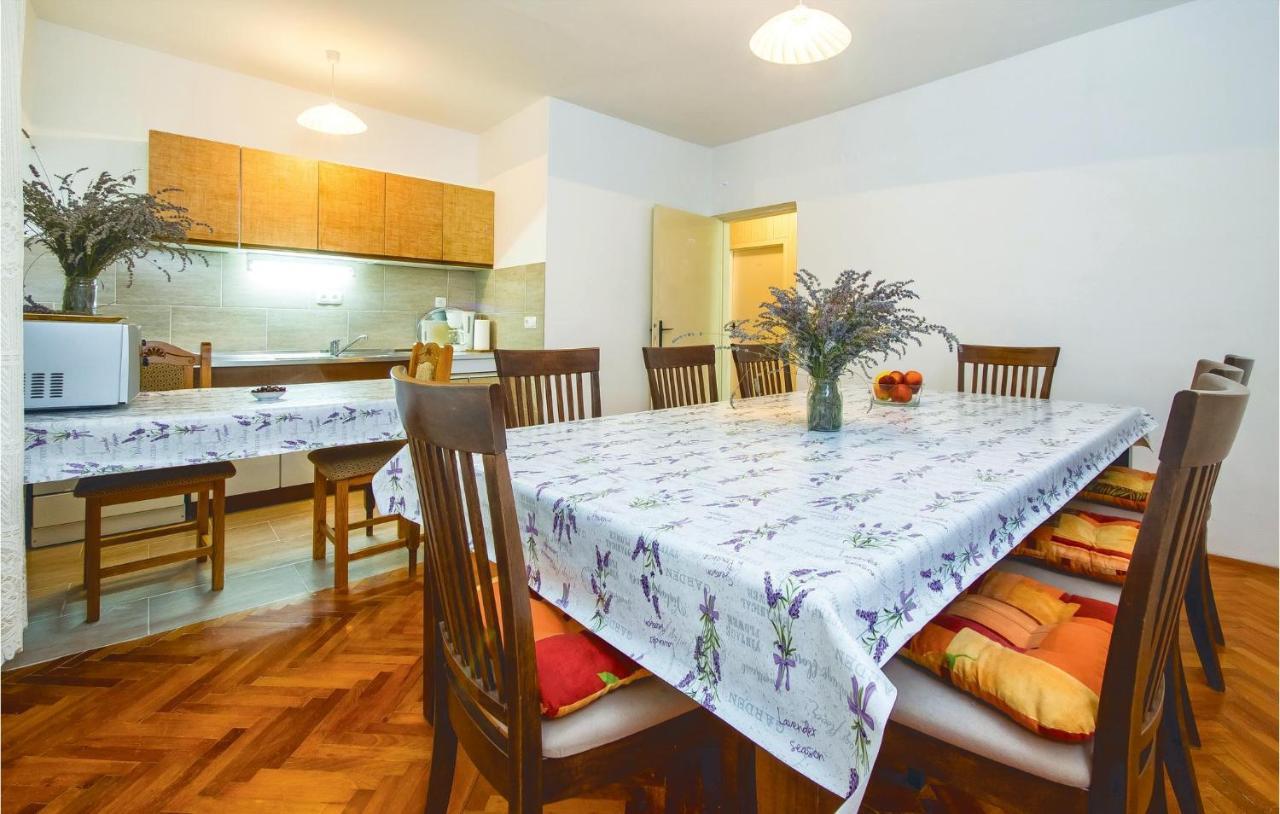 Amazing Apartment In Dugi Rat With Kitchen Dış mekan fotoğraf