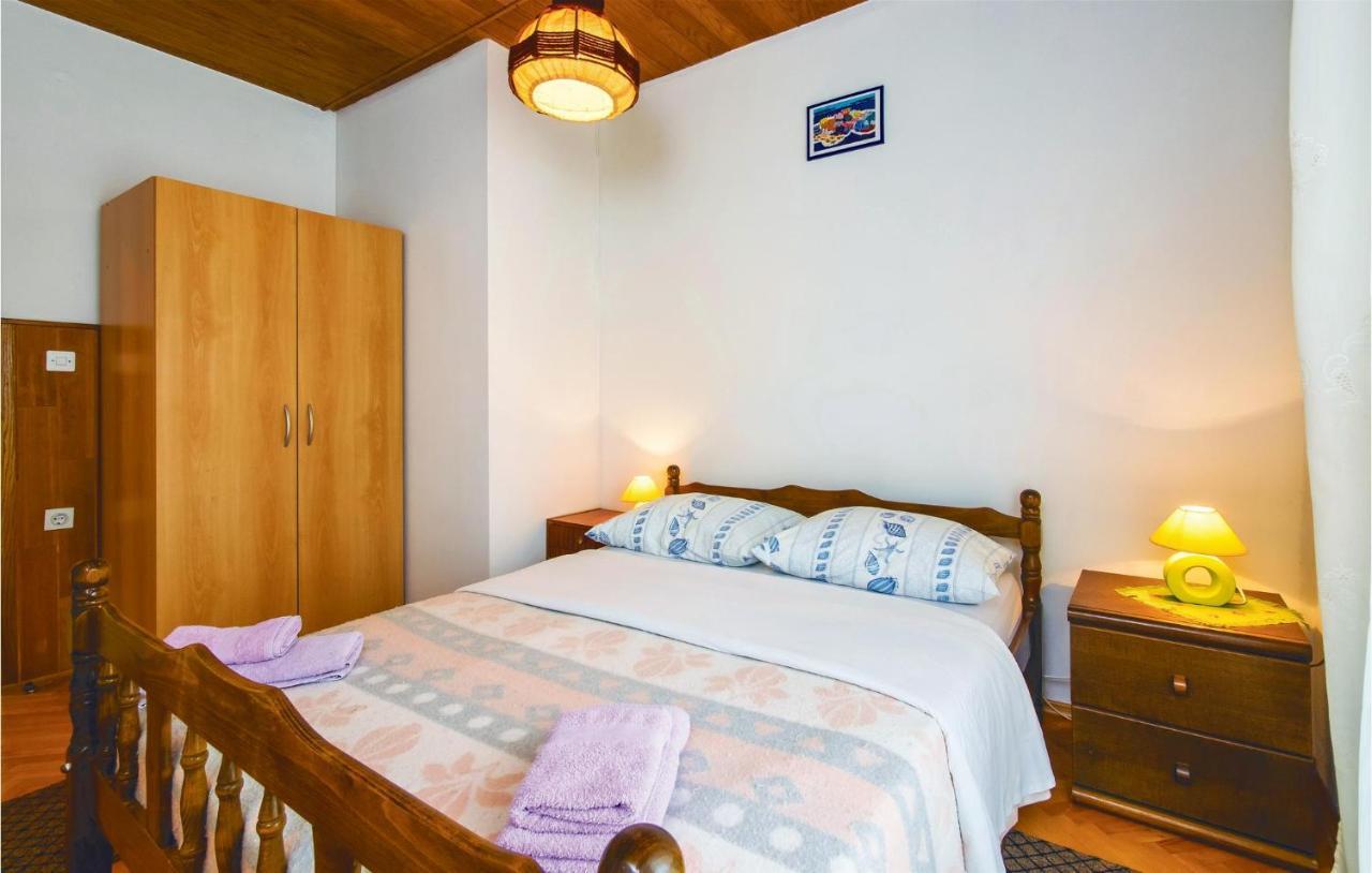 Amazing Apartment In Dugi Rat With Kitchen Dış mekan fotoğraf