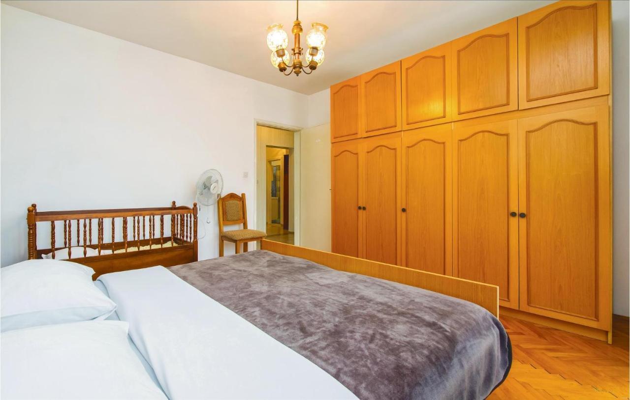 Amazing Apartment In Dugi Rat With Kitchen Dış mekan fotoğraf