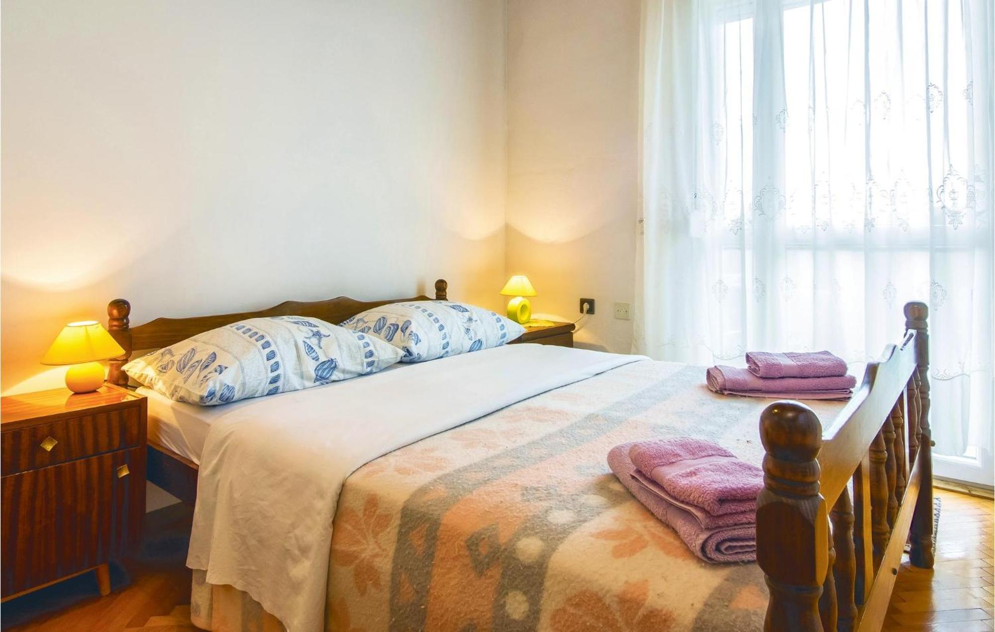 Amazing Apartment In Dugi Rat With Kitchen Dış mekan fotoğraf